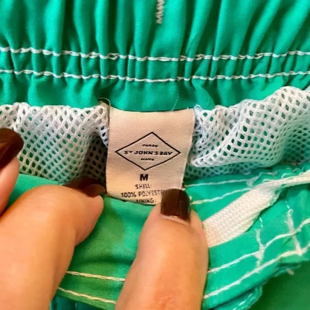 GREEN BOARD SHORTS SIZE MEDIUM BY ST JOHN’s BAY